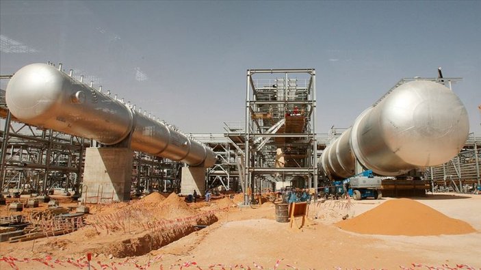 Suudi Arabistan'da petrol gelirleri düştü