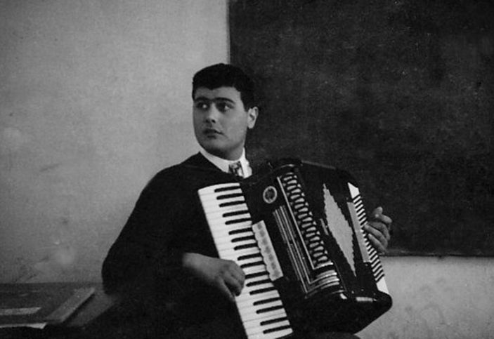 Ferdi Özbeğen kimdir? Ferdi Özbeğen nereli? Bir Başkadır dizisi Ferdi Özbeğen şarkıları