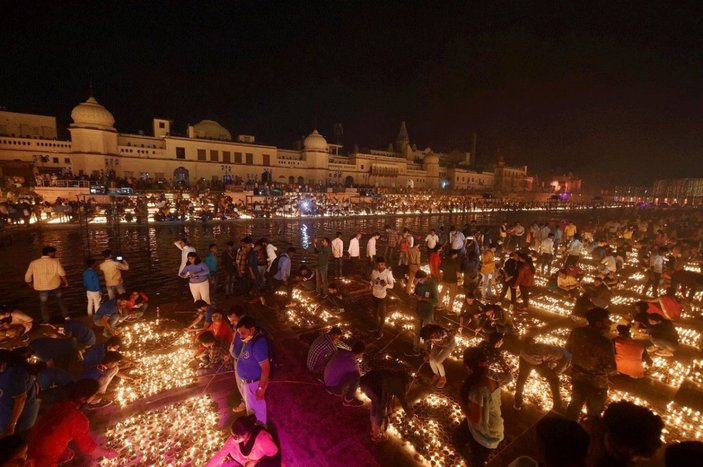 Hindistan'da Diwali Işık festivali kutlandı