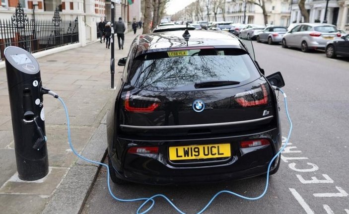 İngiltere, 2030’da benzinli ve dizel araçları yasaklıyor