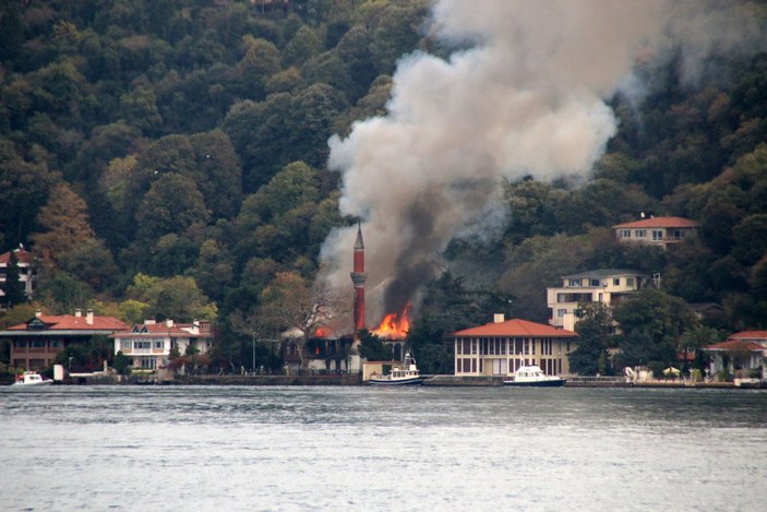 Vaniköy Camii'nin imamı yangını görünce fenalaştı