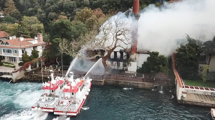 Vaniköy Camii'nin imamı yangını görünce fenalaştı