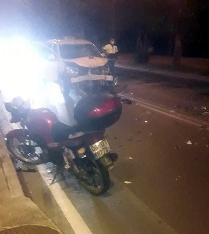Alanya'da motosikletle taksi çarpıştı: 1 ölü, 2 yaralı