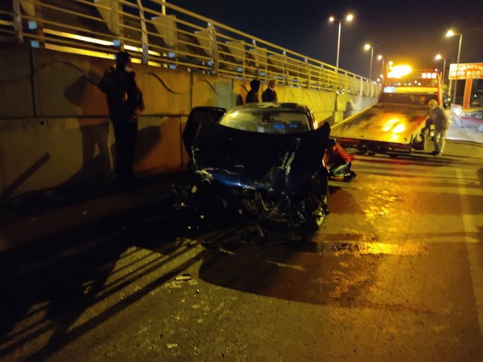 Kocaeli'de meydana gelen kazada şoför yara almadan kurtuldu