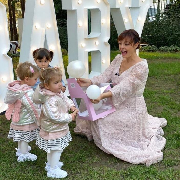 Özge Özder, cinsiyet partisi düzenledi