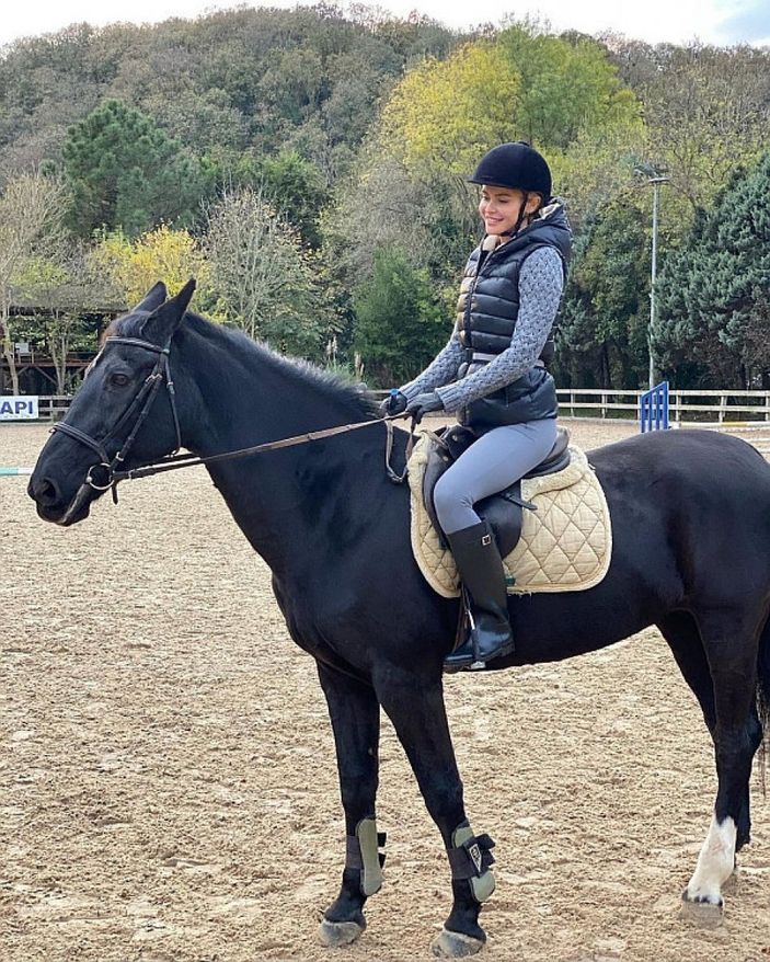 Zeynep Demirel'in at sevgisi