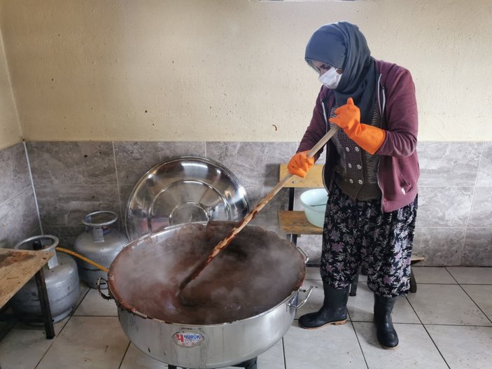 Tunceli'nin Hozat ilçesine bağlı Türk Taner köyünde reçel üreten kadınlar ihracat yapıyor