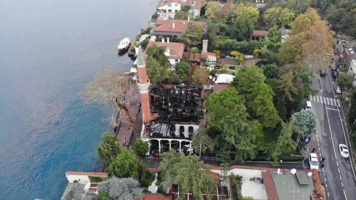 Üsküdar'da yanan Vaniköy Camii'nin son hali havadan görüntülendi