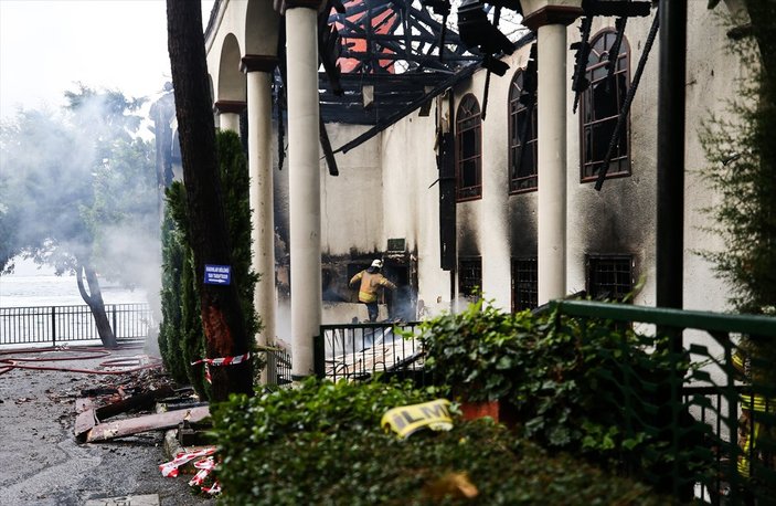 Vaniköy Camisi'nde çıkan yangınla ilgili 5 kişinin ifadesi alındı