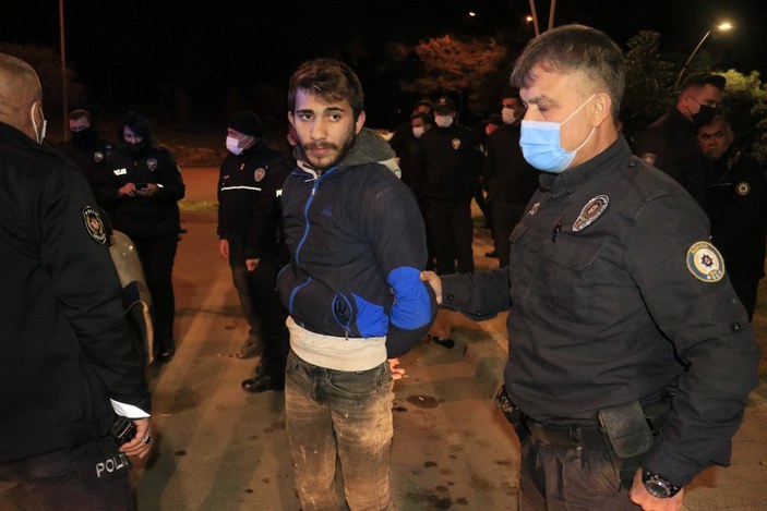 Adana'da maske takmayan iki kişi polise saldırdı