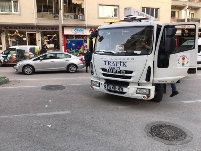 Bursa'da çekici ile motosiklet çarpıştı: 1 yaralı