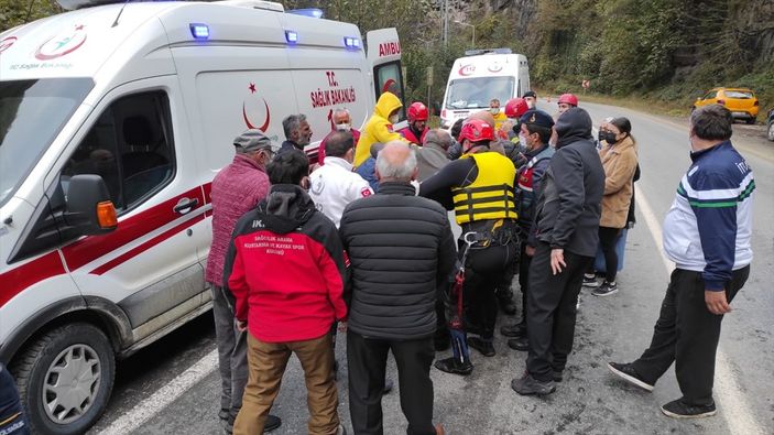 a Rize'de otomobil dereye düştü: 23 yaşındaki genç öldü