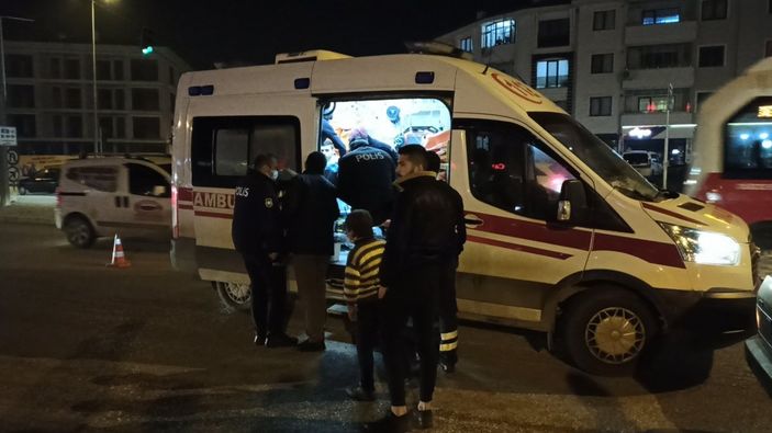 Düzce'de kaza yapan sürücü ambulansa binmek istemedi