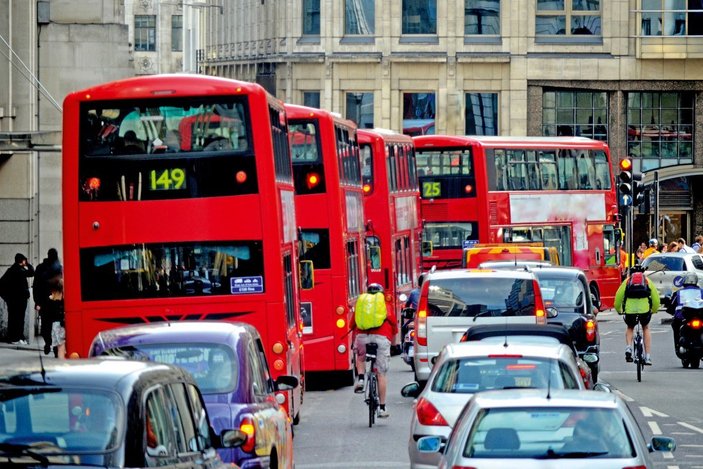 İngiltere, 2030’da benzinli ve dizel araç satışını yasaklayacak