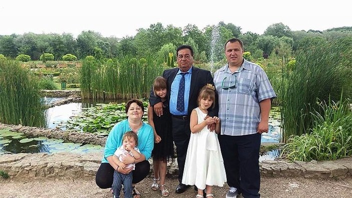 Antalya sahip çıktığı evsiz Rus çocuğa 28 yıldır baba oldu