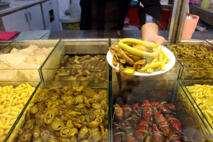 d Fındık dahil 110 çeşit turşu yapıyor