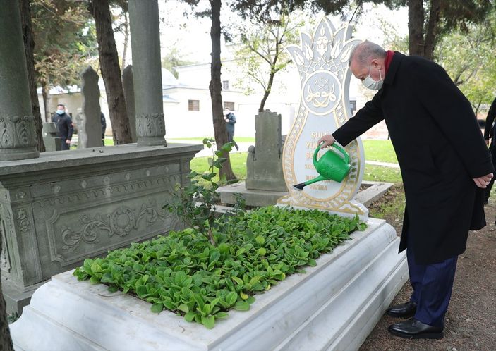 Cumhurbaşkanı Erdoğan, Ahmet Kekeç'in kabrini ziyaret etti