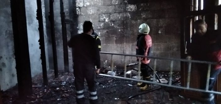 Siirt'te 130 senelik camiyi yaktılar