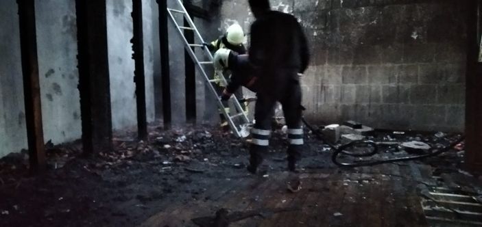 Siirt'te 130 senelik camiyi yaktılar