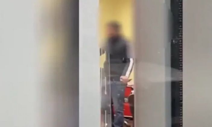 Gürcistan'da 9 kişiyi rehin alan saldırgan canlı yayında tehdit savurdu