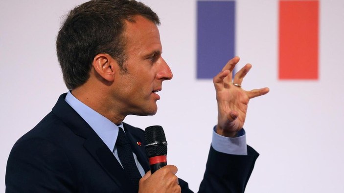 Emmanuel Macron, Fransa'daki imamlara laiklik şartı getirmeye hazırlanıyor