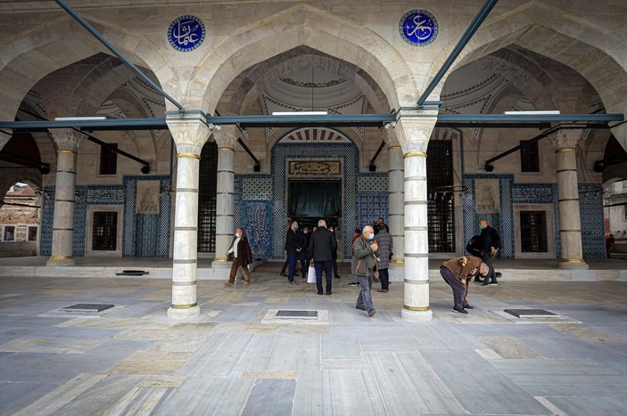 Restorasyonu tamamlanan Rüstem Paşa Camisi, ibadete açıldı