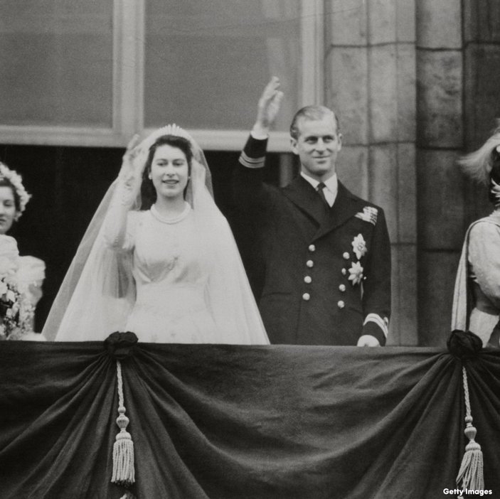 İngiltere Kraliçesi 2. Elizabeth'in evliliğinin 73. yılı, karantinada geçti