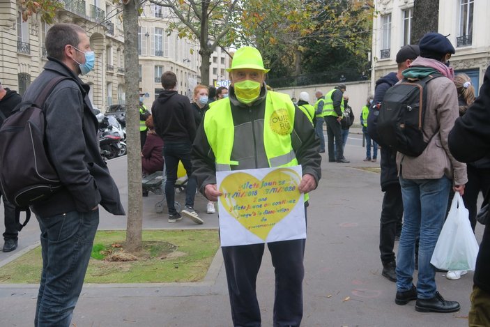 Fransa'da Sarı Yelekliler gösterileri 2'nci yılında