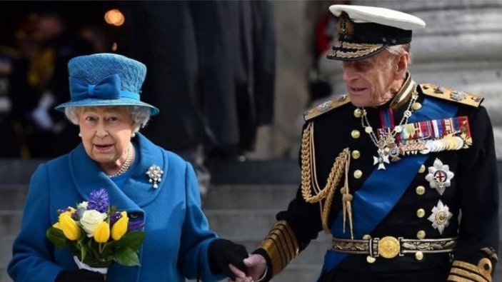 İngiltere Kraliçesi 2. Elizabeth'in evliliğinin 73. yılı, karantinada geçti