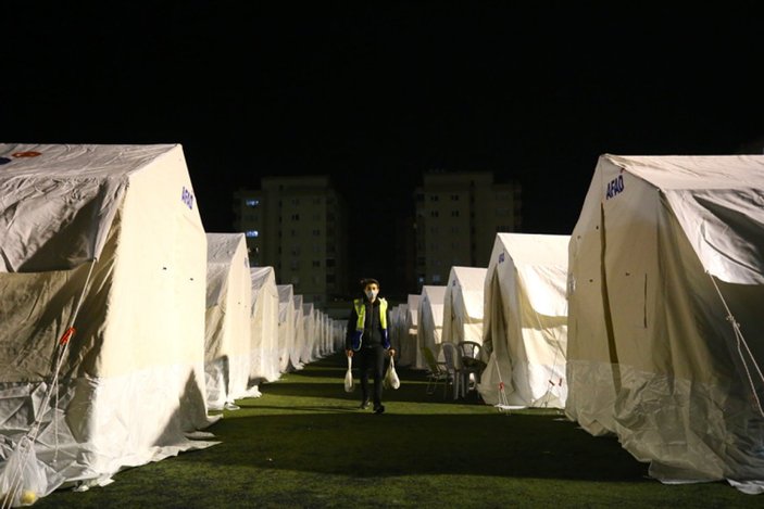 Çevre Bakanı Murat Kurum: İzmir'deki konteyner kent, pazartesi günü hizmete girecek