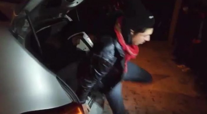Van'da dur ihtarına uymayan otomobilin bagajından mülteci çıktı