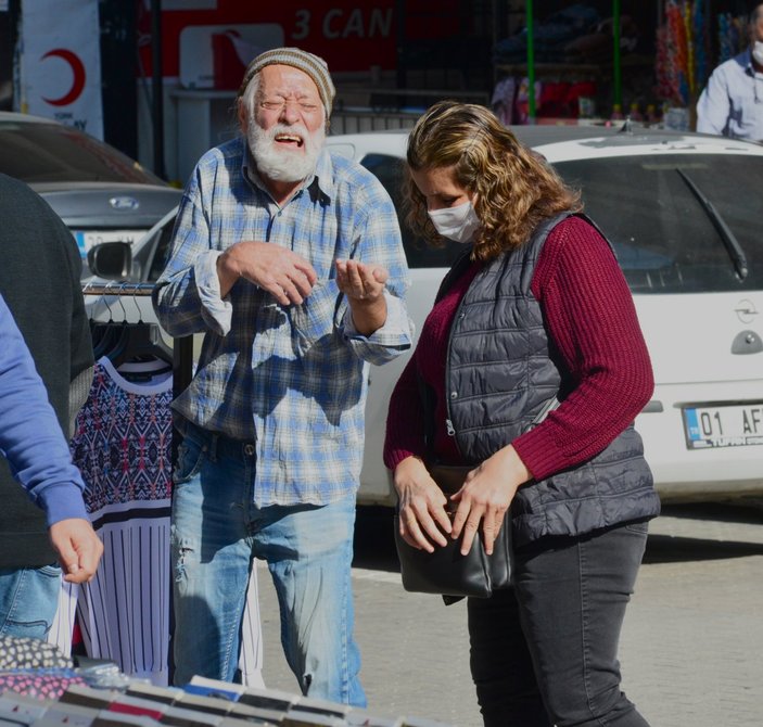 Adana'da dilenci kılığına girip yarım saatte 60 TL para topladı