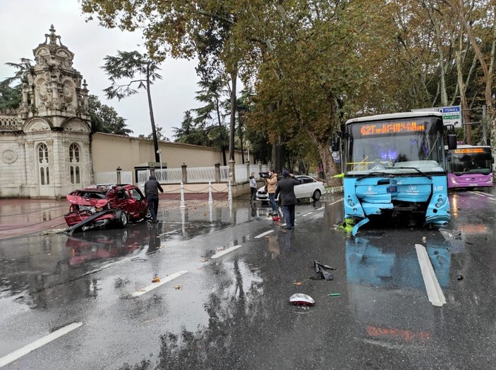 Beşiktaş'ta otomobil ile otobüs çarpıştı