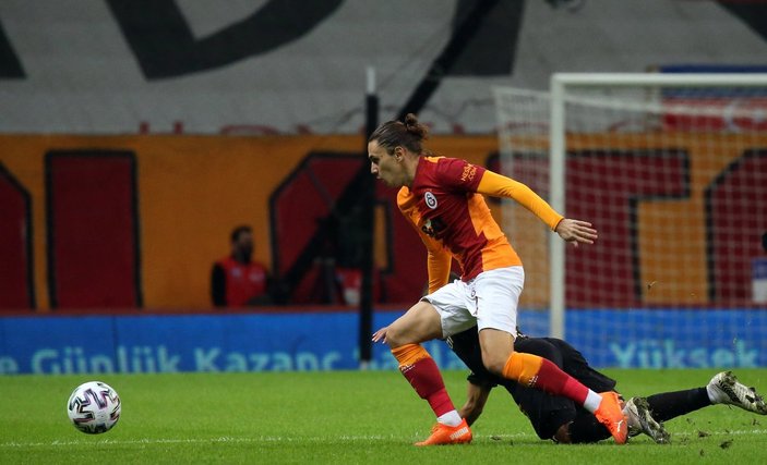 Galatasaray 10 kişi kalan Kayserispor ile berabere kaldı