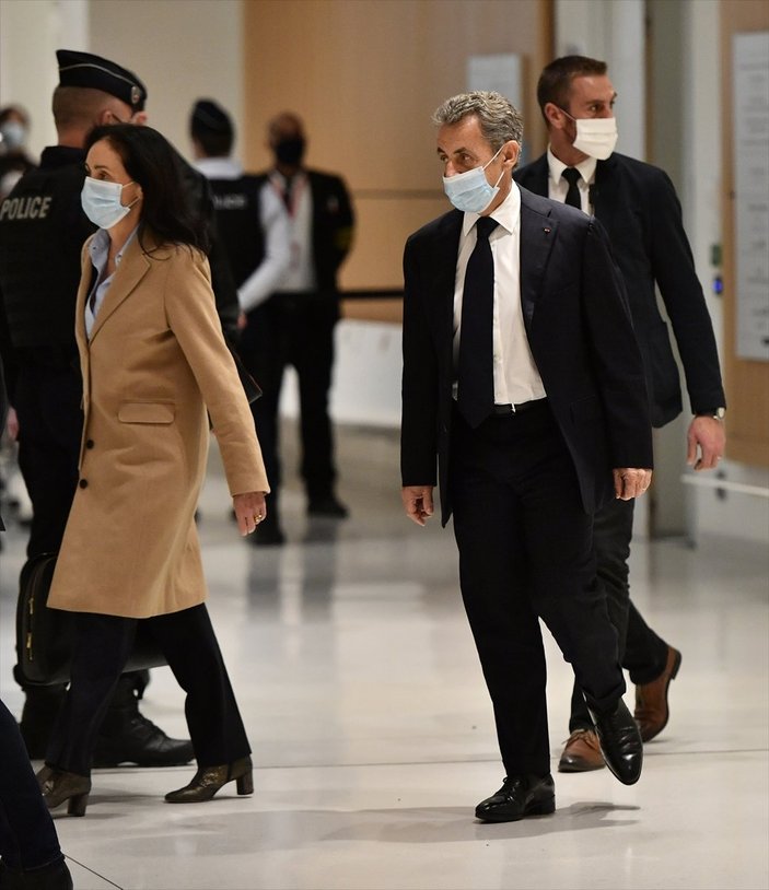 Nicolas Sarkozy, hakim karşısına çıktı