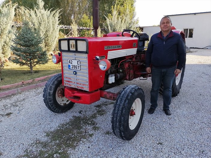 Konyalı emekli asker, babasının sattığı traktörü 27 yıl sonra geri aldı