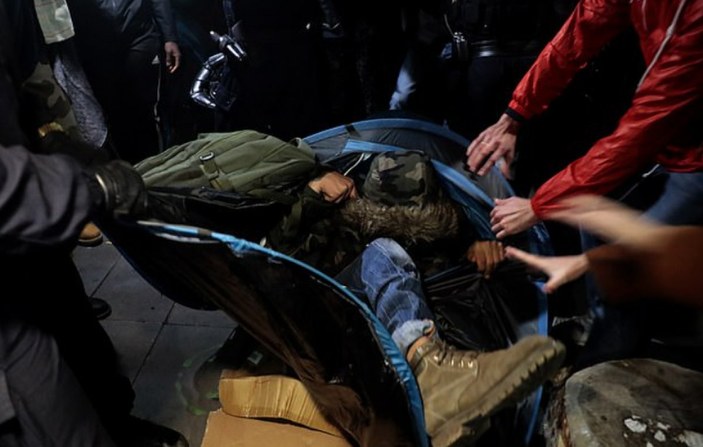 Fransa'da polisten mülteci kampına sert müdahale