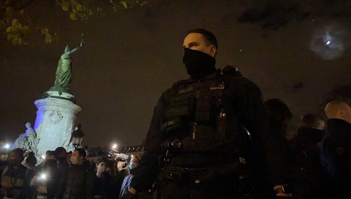 Fransa'da polisle göstericiler arasındaki gerilim devam ediyor