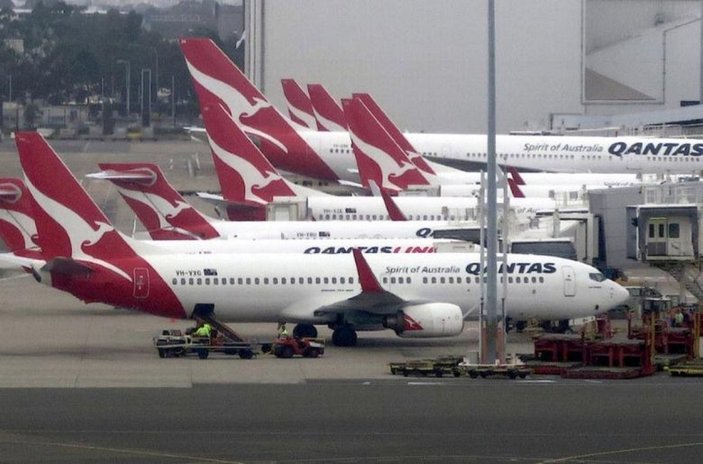 Qantas: Koronavirüs aşısı, uluslararası uçuşlarda zorunlu olacak