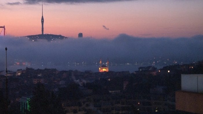 İstanbul sise büründü, kartpostallık görüntüler oluştu