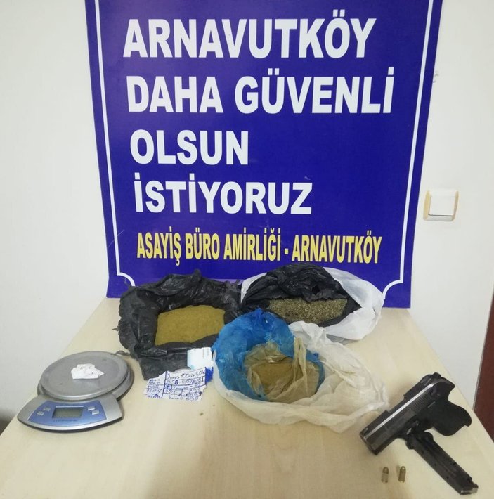 Arnavutköy'deki evden 1,5 kilo uyuşturucu çıktı