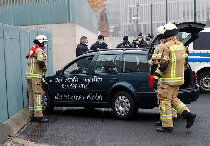 Almanya’da Başbakanlık binasına araçla saldırı girişimi