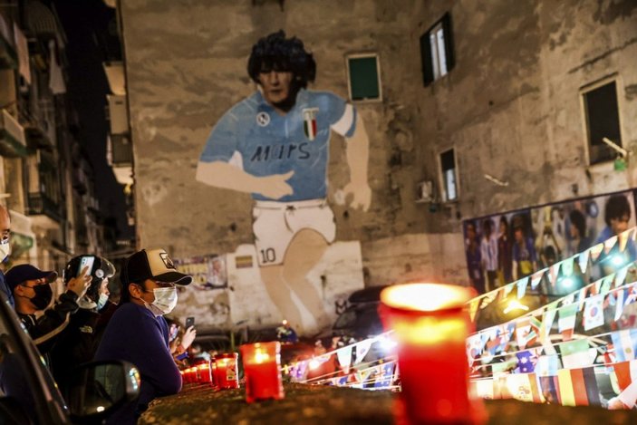 Maradona'nın ölümü, Napoli'yi yasa boğdu