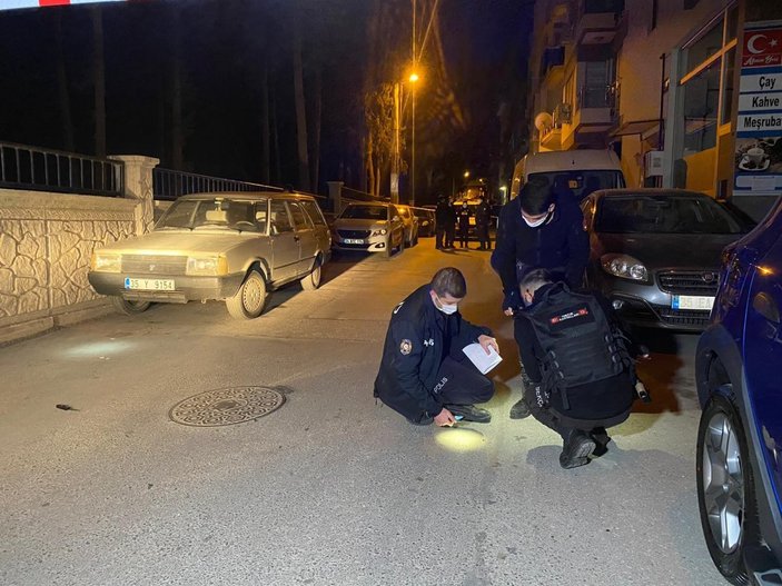 İzmir'de devriye atan polis, sokaktan yaralı topladı