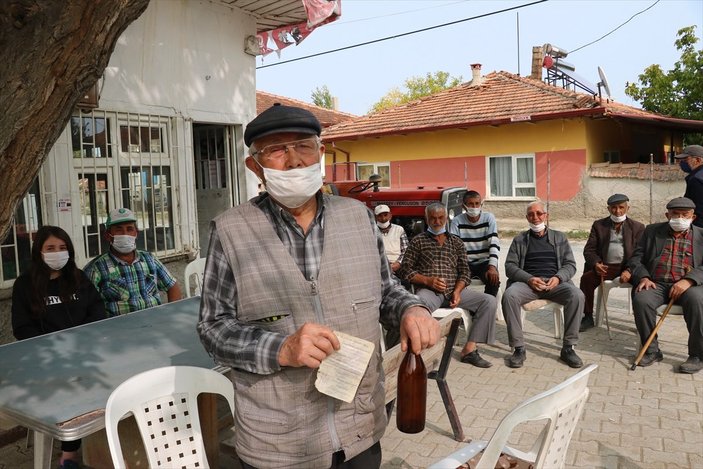 Burdur'da su kuyusuna, şişede not bırakma geleneğini bir asırdır yaşatıyorlar