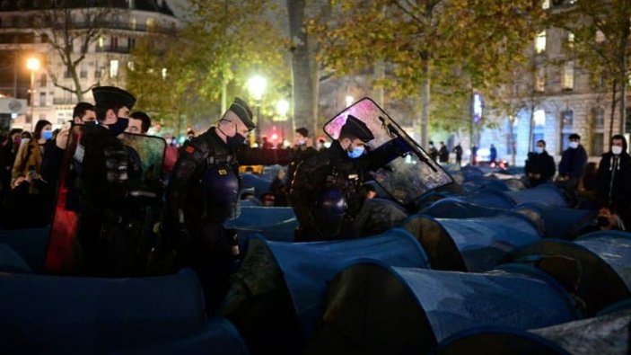 Fransa’da 'Küresel Güvenlik' yasası ve polis şiddeti protestosu