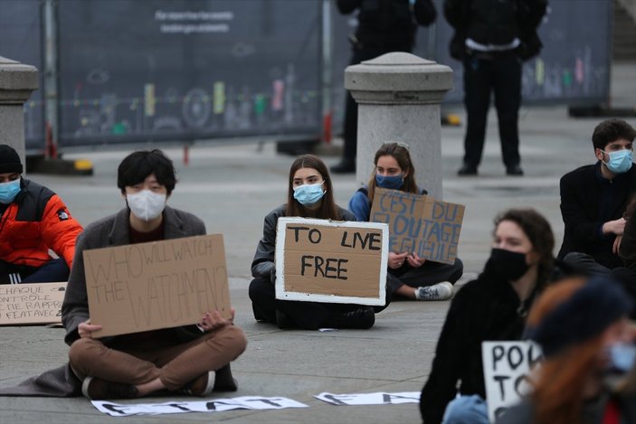 İngiltere'de, Fransa'nın güvenlik yasasına protesto