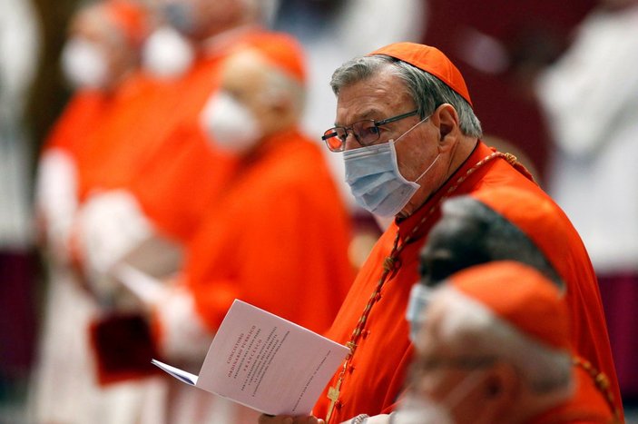 Cinsel tacizden suçlu bulunan Kardinal George Pell, Vatikan'da görüntülendi