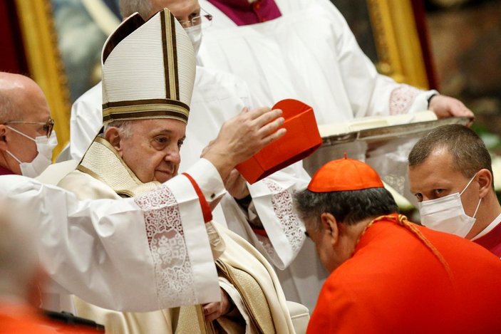 Cinsel tacizden suçlu bulunan Kardinal George Pell, Vatikan'da görüntülendi