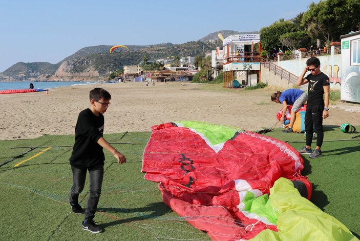 Antalya'da en genç akrobasi pilotu destek bekliyor